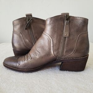 Zodiac Metallic Ankle Western Leather  Womens Boots Size 8,5